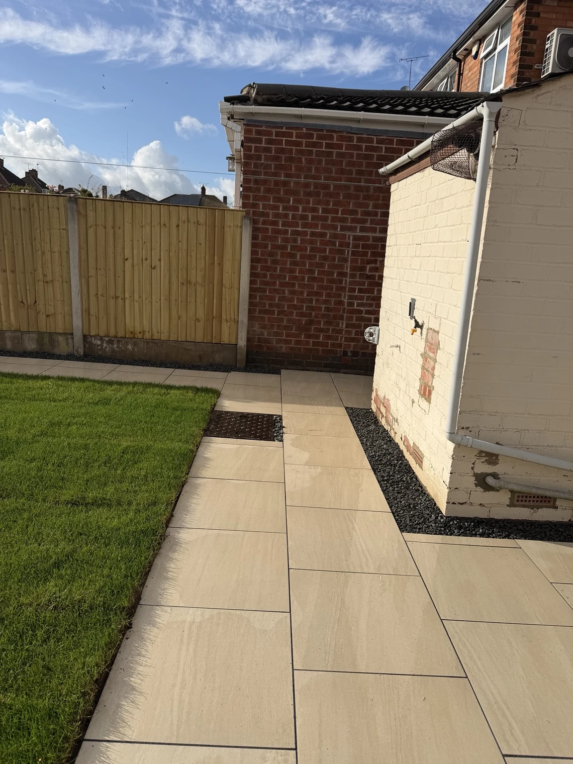 Porcelain path beside the house with gravel edging